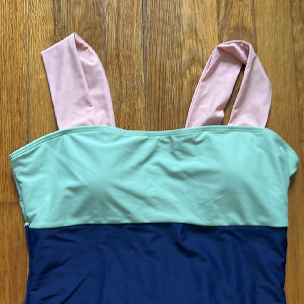Color block one piece - Picture 2 of 3